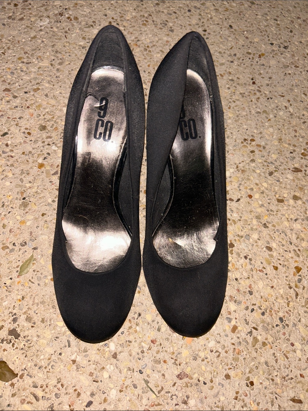 Nine & Co. Black Round-Toe Heeled Pumps
